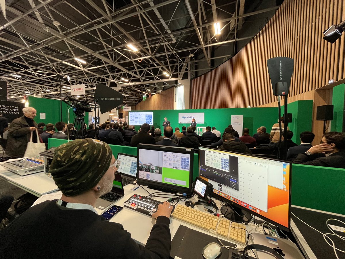 PlanRapproche's tweet photo. Nos équipes mobilisées sur le salon #HyvolutionParis avec la captation de plus de 55 conférences, la captation live du 1er « Hyvolution Summit » et la réalisation technique d’une émission de « La France a tout pour réussir » diffusée sur BFM Business ! 
Bravo à toute l’équipe. https://t.co/rFVRTo6JnB