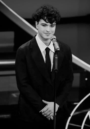 friseuringo's tweet photo. 1963 - 2023 🥇 Un look vincente
#LeoGassman #Beatlestyle #TheBeatles #Sanremo2023 #Ariston #Sanremo https://t.co/wirPAielHO