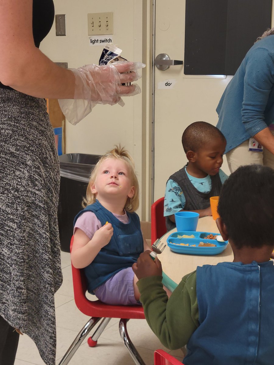otero_jacki's tweet photo. #LENAweek4 I am so proud of these early childhood kids. They are not just #brainbuilders #learningthroughtalk and engaging in enriching #conversationalturns but working on so many life skills like serving themselves during mealtimes and brushing their teeth. 🧠🗣❤️ @LENAEarlyTalk https://t.co/Wdh26XCoz5