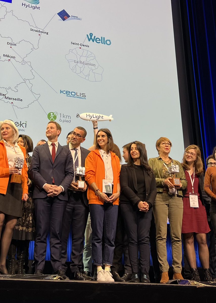👏👏 aux équipes <a href="/DiviaMobilites/">DiviaMobilités</a> #Keolis Dijon pour leur trophée en matière d’innovation Information Voyageurs, décerné par le jury présidé par <a href="/KarimaDelli/">Karima Delli</a>  au Programme Propulse de  <a href="/Agence_IT_Gouv/">Agence de l'Innovation pour les Transports</a>    #ForumAIT