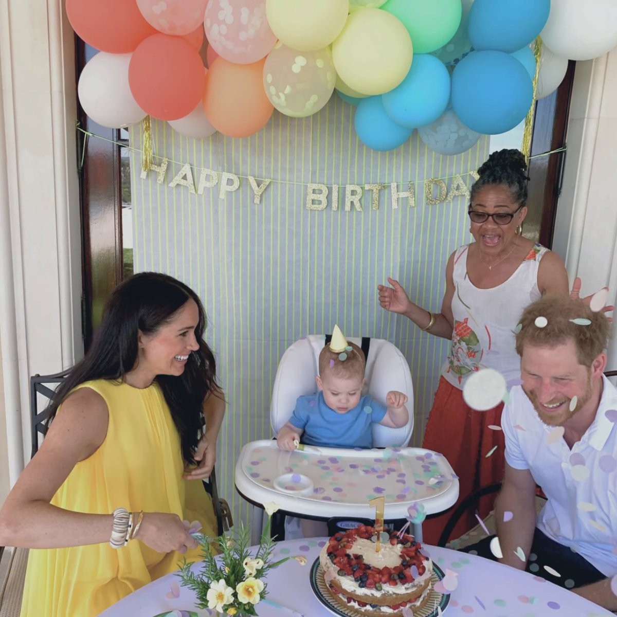 Le__Katerina's tweet photo. Archie's 1st birthday celebration looked so cozy and fun 💛💛💛
I hope his 4th one will be even more wonderful😌 https://t.co/ao442XuQ4q