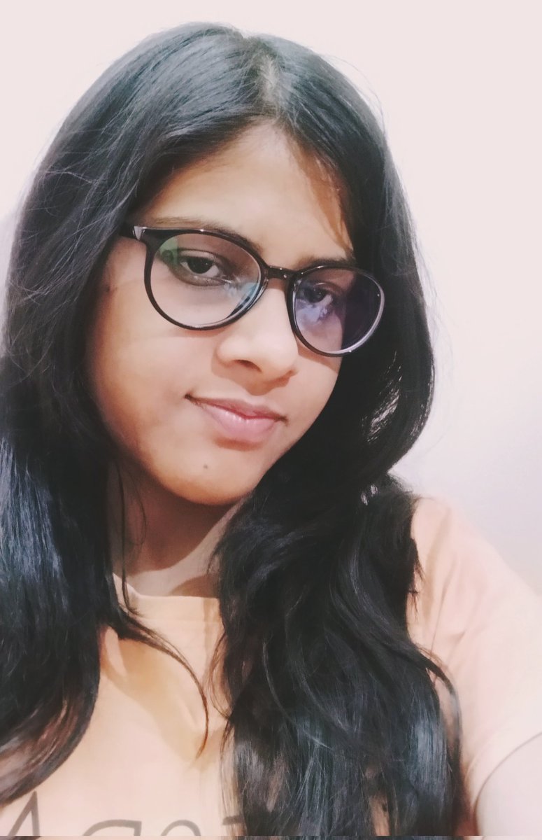 AyushiAgraharii's tweet photo. In love wid my new Spects bought from lenskart wid Blue lens(it helps to protect eyes from prolonged exposure to blue light caused by increase in screen time of using laptop and mobiles) 

#lenskart #BlueLens #Spects #RoundedSpectsareTheNewFashion https://t.co/TJLf0940za