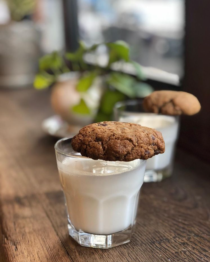 Little_Choc's tweet photo. Milk and cookies, anyone?
🍪🥛

#littlechoc #glutenfreenyc #vegannyc https://t.co/nM12UABhTF