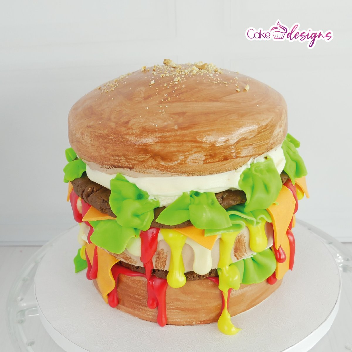 CakeDesigns_'s tweet photo. ¿Hamburguesa o tarta? 😜🍔🍰
Para pedidos, escríbenos o llámanos al 646 078 055 📲 (Enviamos a domicilio en Madrid)

#cakedesigns #tartasmadrid #decoraciondetortas #pastelespersonalizados #happybirthday #birthdaycake #birthdaycakes #tortastematicas https://t.co/6dU4cDE6wA