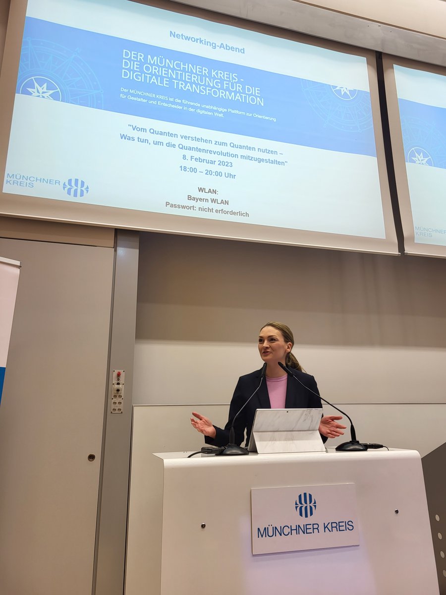 "Vom Quanten verstehen zum Quanten nutzen – Was tun, um die Quantenrevolution mitzugestalten"

Auftakt zu unserem Networking-Abend mit spannenden Begrüßungs-Impulsen durch Staatsministerin Judith sowie dem Gastgeber, dem Direktor Leibniz-Rechenzentrum Dieter Kranzlmueller
