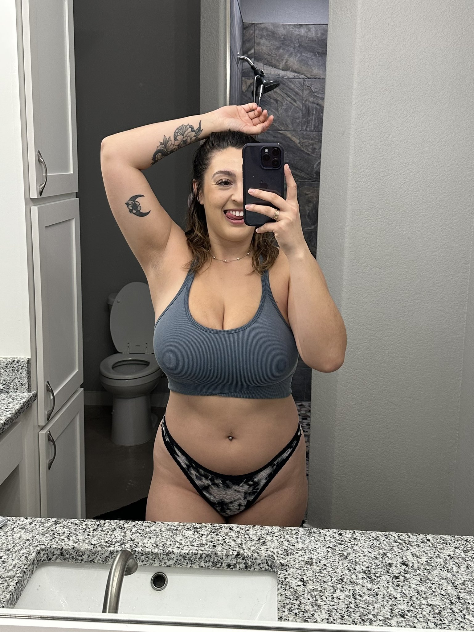 Tati Evans🦋 on Twitter "On or Off? 🤍😋 https //t.co/6fjSBIVsBa" / Twitter