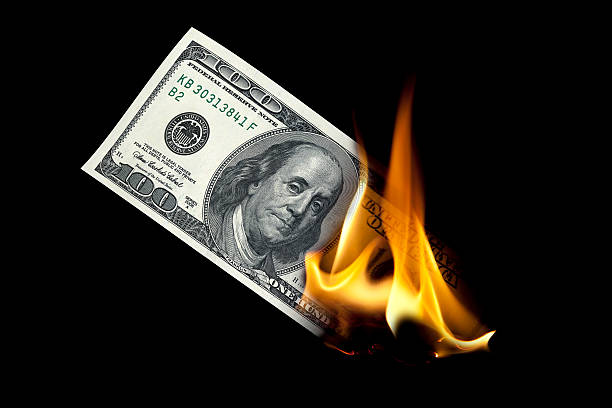 MONEY TO BURN
A terminally-ill architect with a troubled past is recruited by a group of would-be thieves who plan to steal $70 million from a federal facility that burns retired currency.
#screenpit #screenplay #literarymanager
packet.scripthop.com/jay_eden_money…