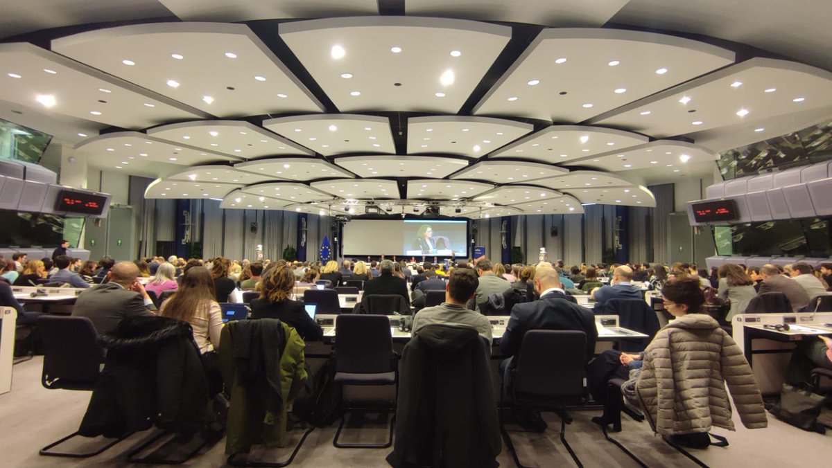 linagalvezmunoz's tweet photo. Empezando el debate sobre la Presidencia española 🇪🇸 del Consejo Europeo @EUCouncil junto a @TonoEPP y @EPoptcheva gracias a la Asociación de Españoles en las Instituciones 🇪🇺 #AEFICE. https://t.co/CkGnJ1tGas