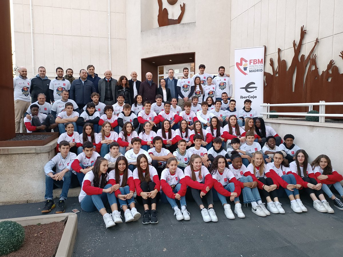 Homenaje de la FBM a las cuatro selecciones madrileñas que compitieron en el Campeonato de España #KDTINF2023. Todos junto en un escenario emblemático, el #MuseoFEB.
¡Gracias a tod@s!