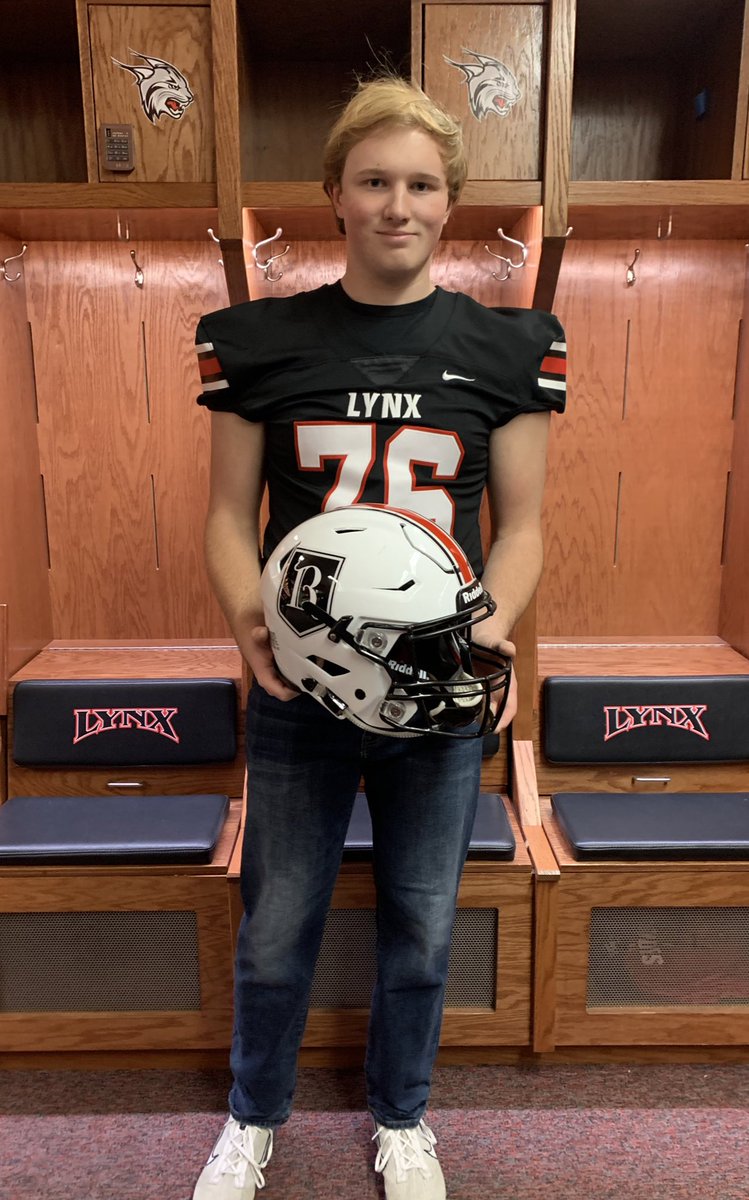 willfrost_tcu's tweet photo. After a great visit last weekend with @coachrichduncan, @CoachATChau and @Coach_DiLella I am thankful and blessed to have received my first offer to snap at @RhodesFootball!!!! #RollLynx @leopardfootball @ChrisRossLOJO @OneOnOneTX @KohlsSnapping @CoachLedford @CoachKPark https://t.co/v3cAanZlfQ