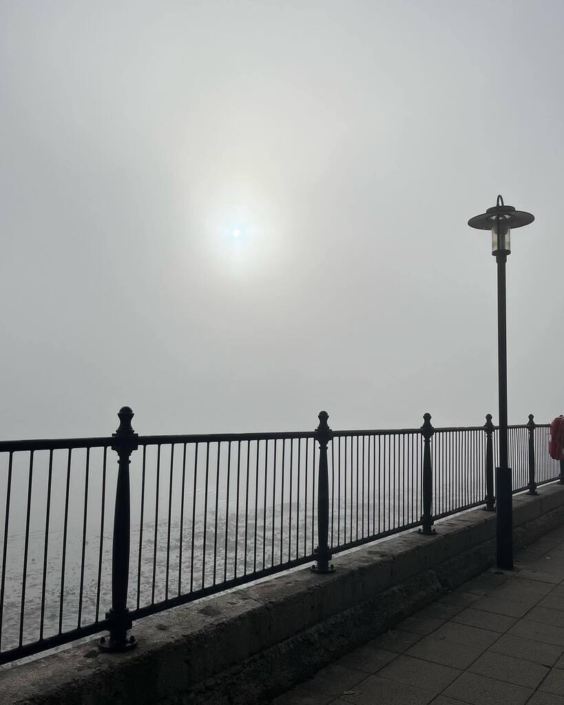 Incredible fog in London these mornings! #london #londonlife #londonweather #fog #fogoverlondon #canarywharf #riverthames #thamespath #se16 instagr.am/p/CoaJ5Ugo6Yc/