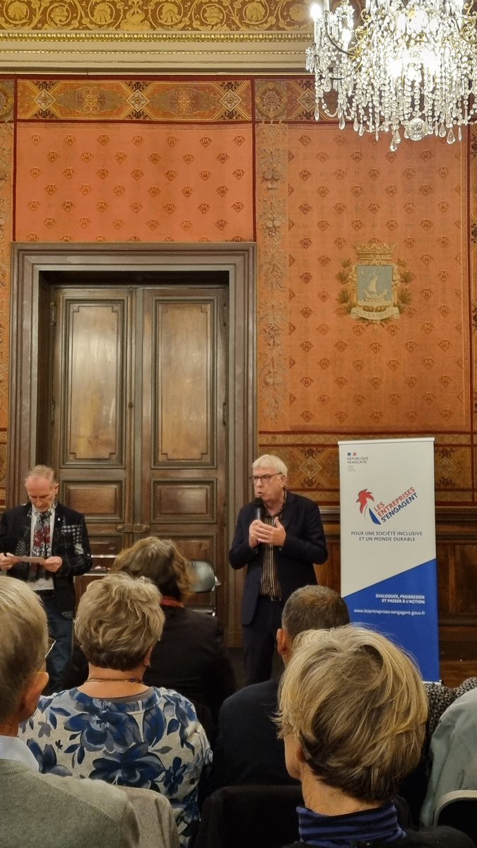 🎬 Clap de fin pour le Tour de France de #Industrie et #commerce  à #Marseille avec @yves-olivierlenormand, <a href="/jean/">J</a>-charlesBLANC et <a href="/CCIAMP/">Carajilescov Costa</a>. 
10 entreprises présentes,  près de 200 candidats.  👌