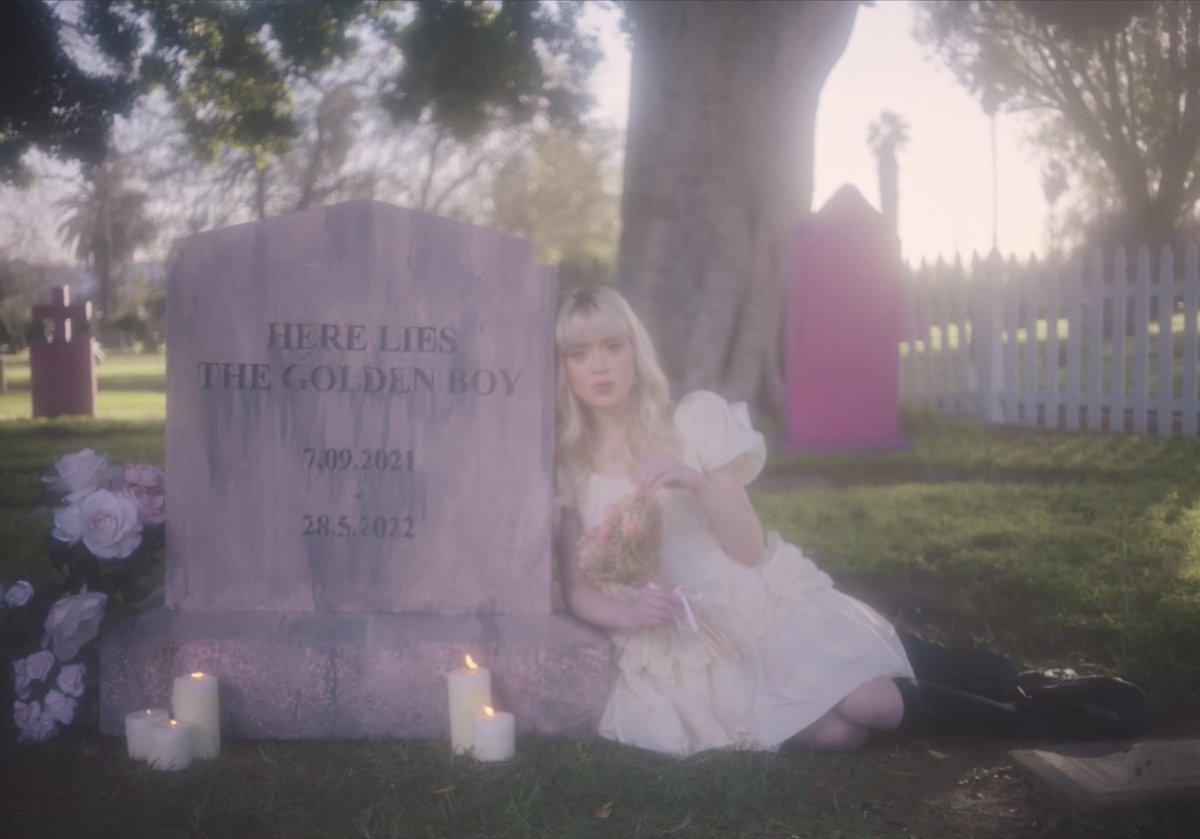 certifolkwhores's tweet photo. the. body. better. music. video!!!!!! #bodybetter #maisiepeters https://t.co/Ffh7oloEJv