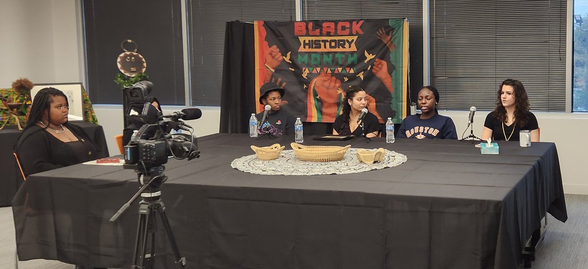 aratisingh's tweet photo. Thank you to @AustinISD students who opened their hearts & spoke honestly about race. Some takeaways:
*Teach about contemporary Black heroes, not just MLK and Rosa Parks
*Equity is not a handout.
*Black teachers & coaches have a huge impact
*This is a new day
#BlackTableTalk https://t.co/HKAhMBZFGE