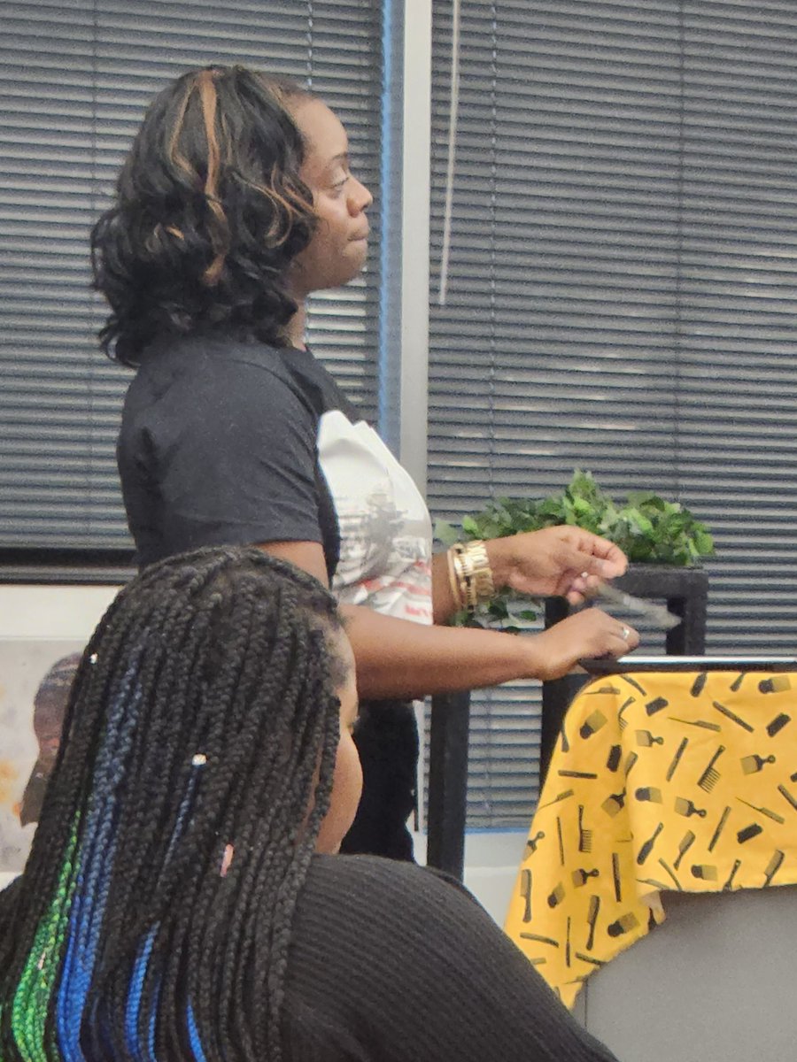 aratisingh's tweet photo. Thank you to @AustinISD students who opened their hearts & spoke honestly about race. Some takeaways:
*Teach about contemporary Black heroes, not just MLK and Rosa Parks
*Equity is not a handout.
*Black teachers & coaches have a huge impact
*This is a new day
#BlackTableTalk https://t.co/HKAhMBZFGE