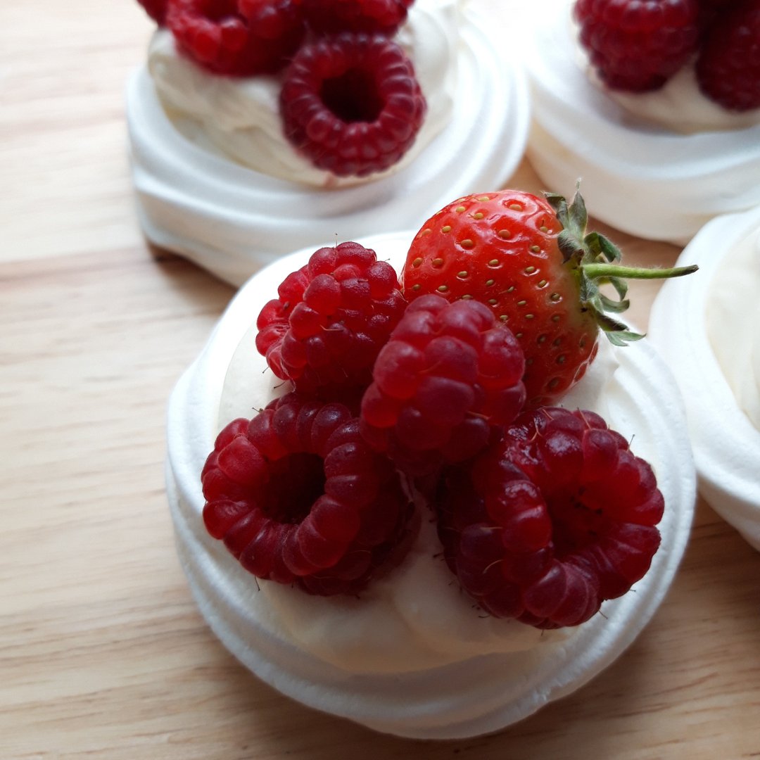 LuminaryBakery's tweet image. Last week, with only one week remaining until they complete Phase 1 of the #LuminaryEmployabilityCourse our trainees practised some trickier skills; making beautiful merengue and tempering chocolate!