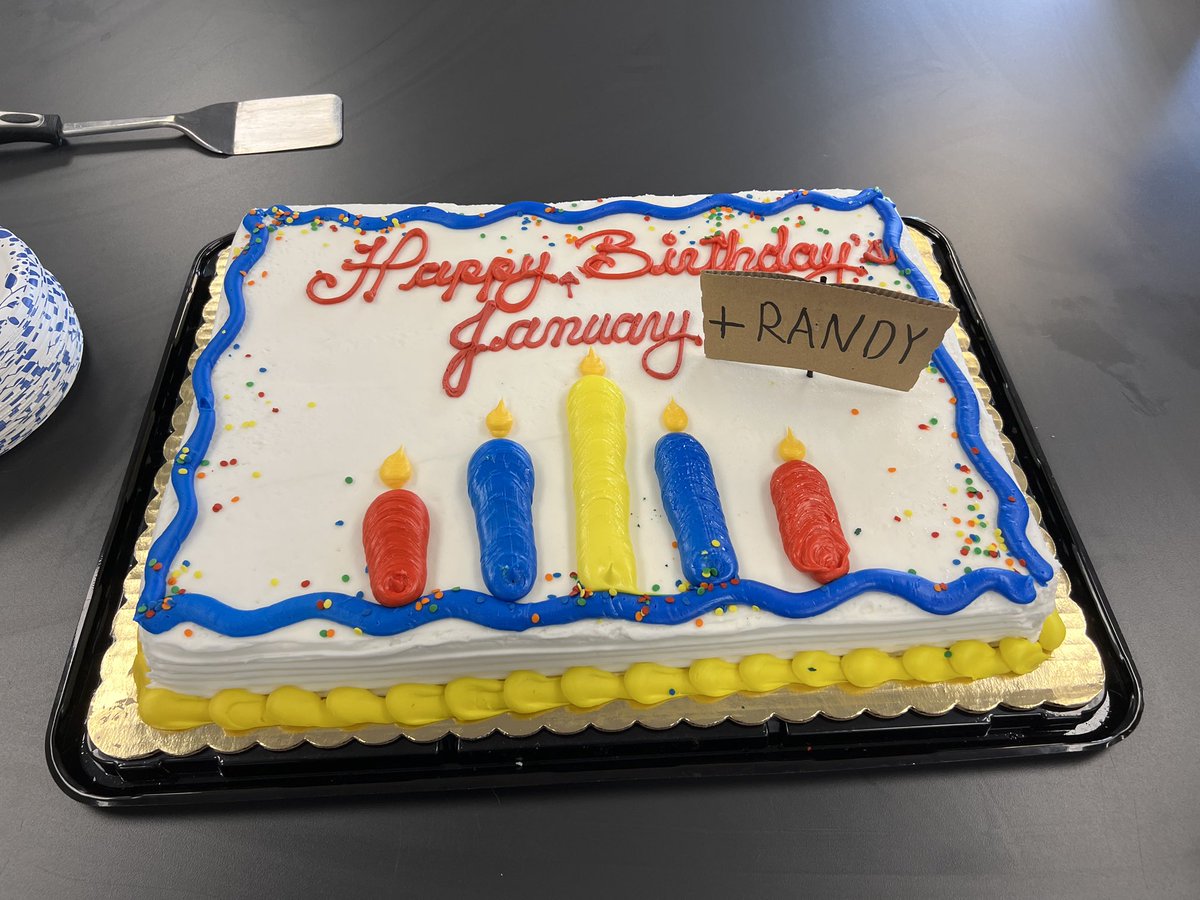 freight_runners's tweet photo. Celebrating our employees with January birthdays today. And let’s not forget Randy’s half birthday! #januarybirthday 🎂#freace #saab2000 #embraer120 🛫 https://t.co/6Gs6NQKfEL