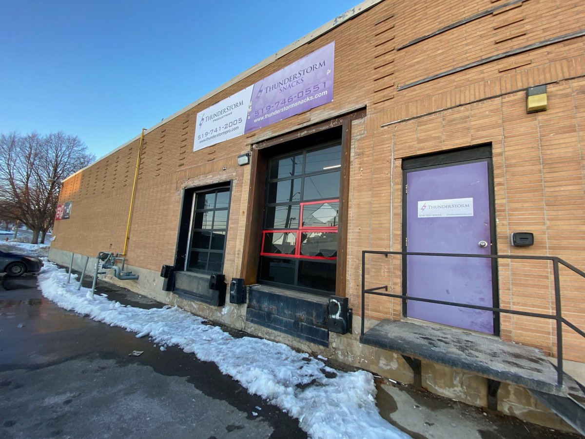 WestmountSigns's tweet photo. Putting up new vinyl door graphics & a banner for @ThunderStormKW Snacks 🍿
.
.
.
#popcornfactory #KitchenerWaterloo #exteriorsignage #doorgraphics #purple #smallbusiness #banners https://t.co/34VZN9R2vc