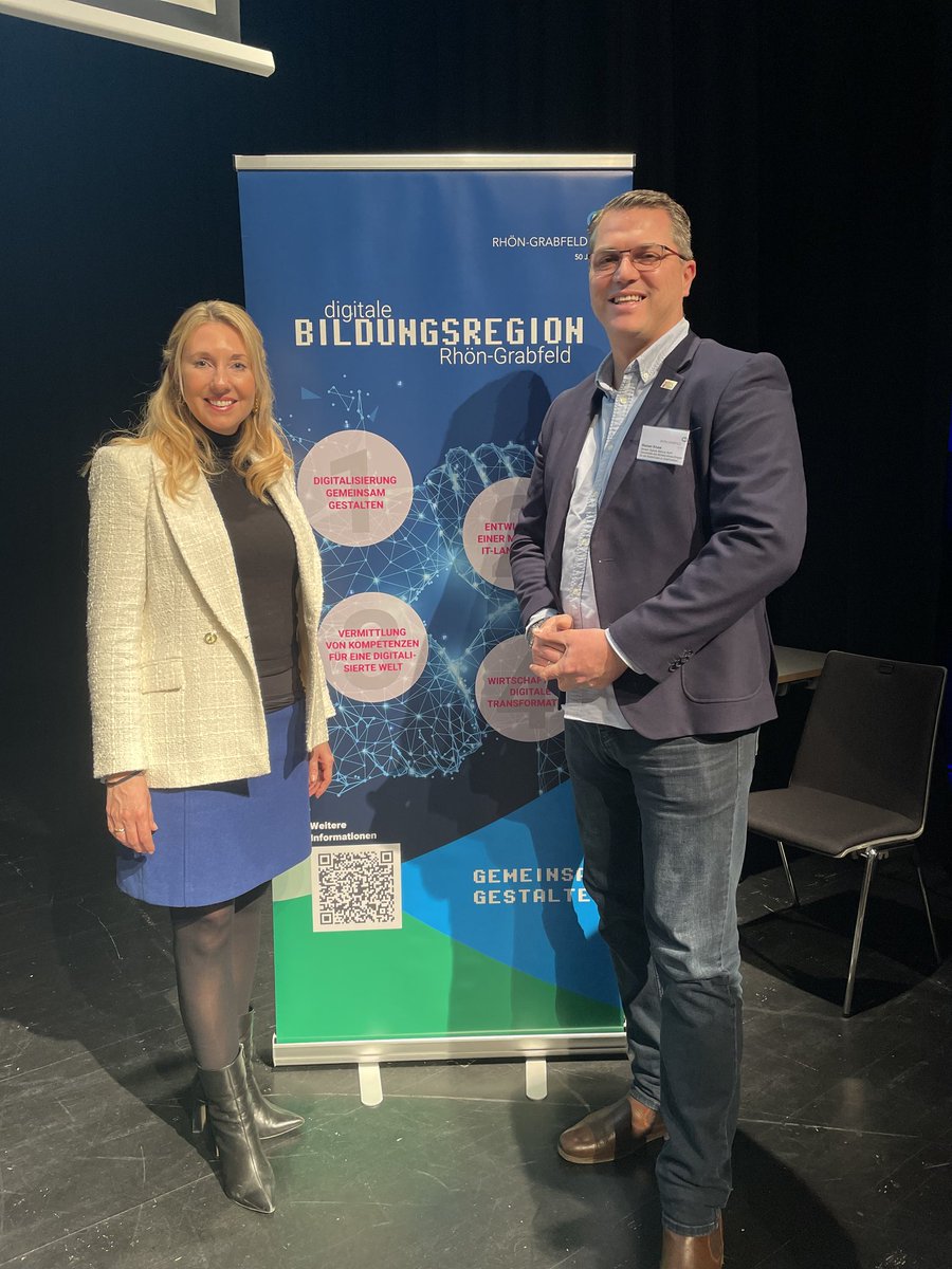 ro_krze's tweet photo. Wie können sich Institutionen und Einrichtungen bei der Digitalisierung besser vernetzen?  Zusammen mit Staatssekretärin Anna Stolz und vielen weiteren Akteuren bekamen wir Impulse aus dem Landkreis Rhön-Grabfeld, der sich auf den Weg gemacht hat zur digitalen Bildungsregion. https://t.co/gjioZX4VHG