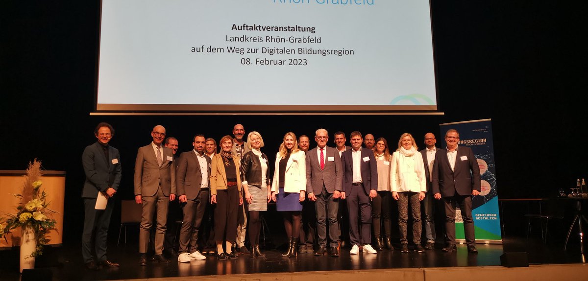 ro_krze's tweet photo. Wie können sich Institutionen und Einrichtungen bei der Digitalisierung besser vernetzen?  Zusammen mit Staatssekretärin Anna Stolz und vielen weiteren Akteuren bekamen wir Impulse aus dem Landkreis Rhön-Grabfeld, der sich auf den Weg gemacht hat zur digitalen Bildungsregion. https://t.co/gjioZX4VHG