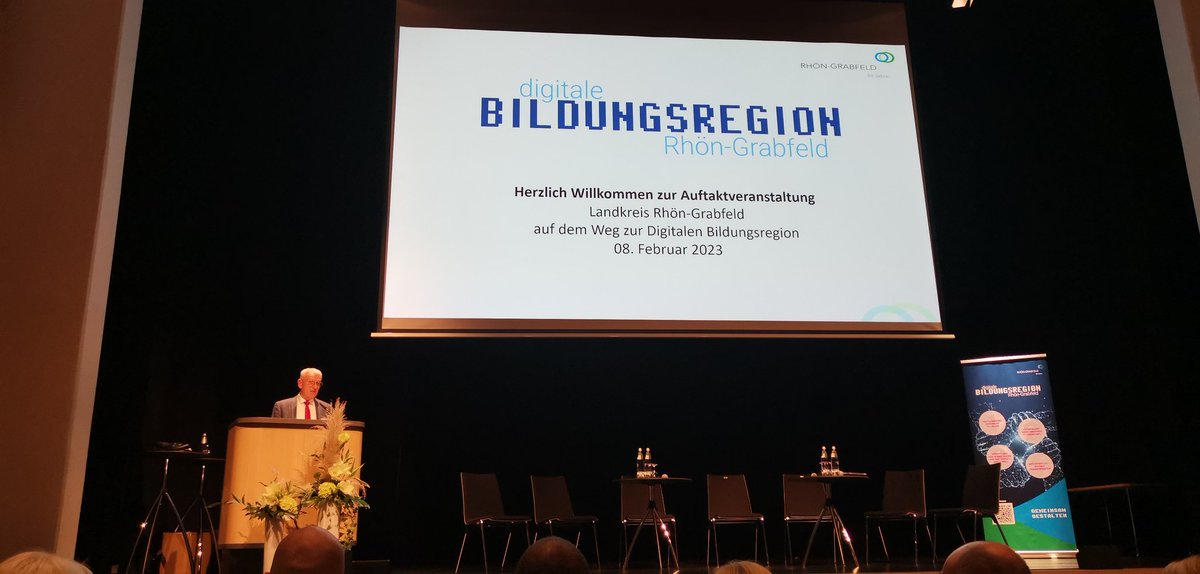 ro_krze's tweet photo. Wie können sich Institutionen und Einrichtungen bei der Digitalisierung besser vernetzen?  Zusammen mit Staatssekretärin Anna Stolz und vielen weiteren Akteuren bekamen wir Impulse aus dem Landkreis Rhön-Grabfeld, der sich auf den Weg gemacht hat zur digitalen Bildungsregion. https://t.co/gjioZX4VHG
