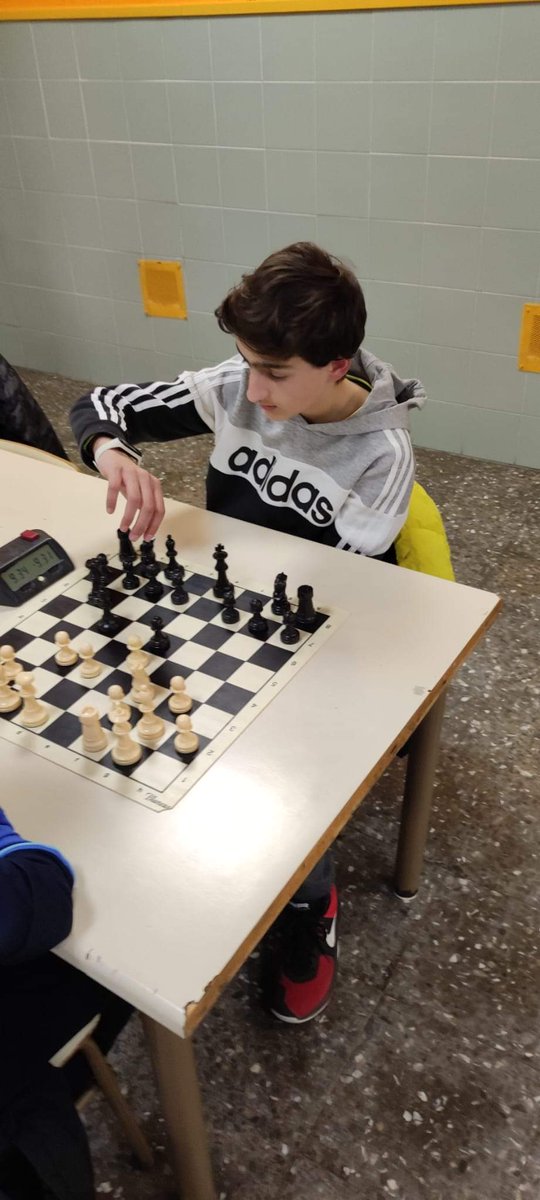 iessimancas's tweet photo. NUESTROS CAMPEONES DE AJEDREZ

Tarde de ajedrez en el CEIP República de Chile, compitiendo con nuestros tres representantes Daniel, Sanou y Mario, en los campeonatos escolares de ajedrez, fase de distrito. Nuestros alumnos consiguieron brillantes resultados. ¡Enhorabuena! https://t.co/powfpgxZLw