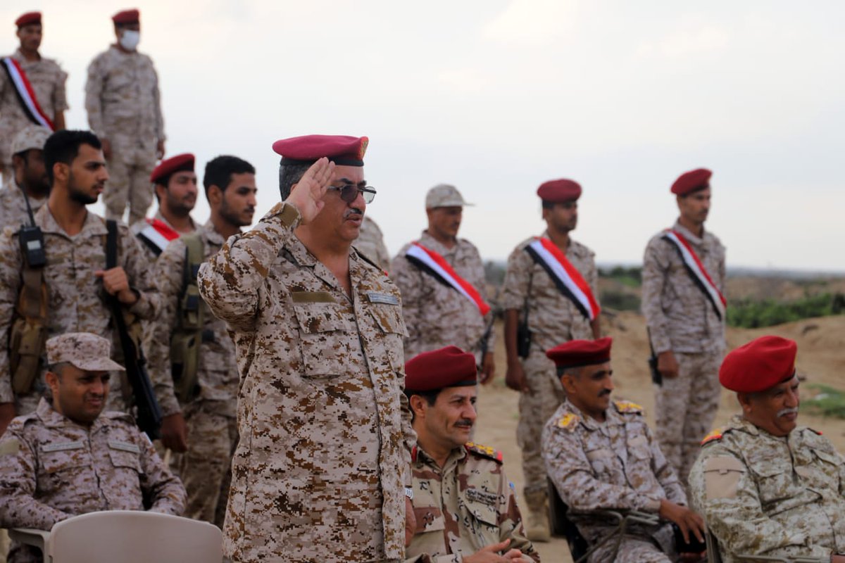 Yemenarmyeng's tweet photo. The military committee, commissioned by Defense Ministry &amp; Chiefs of Staff, visited the 5th military region within its visits program to the military axes &amp; units stationing in northern border of the country https://t.co/E0mfGIykZQ