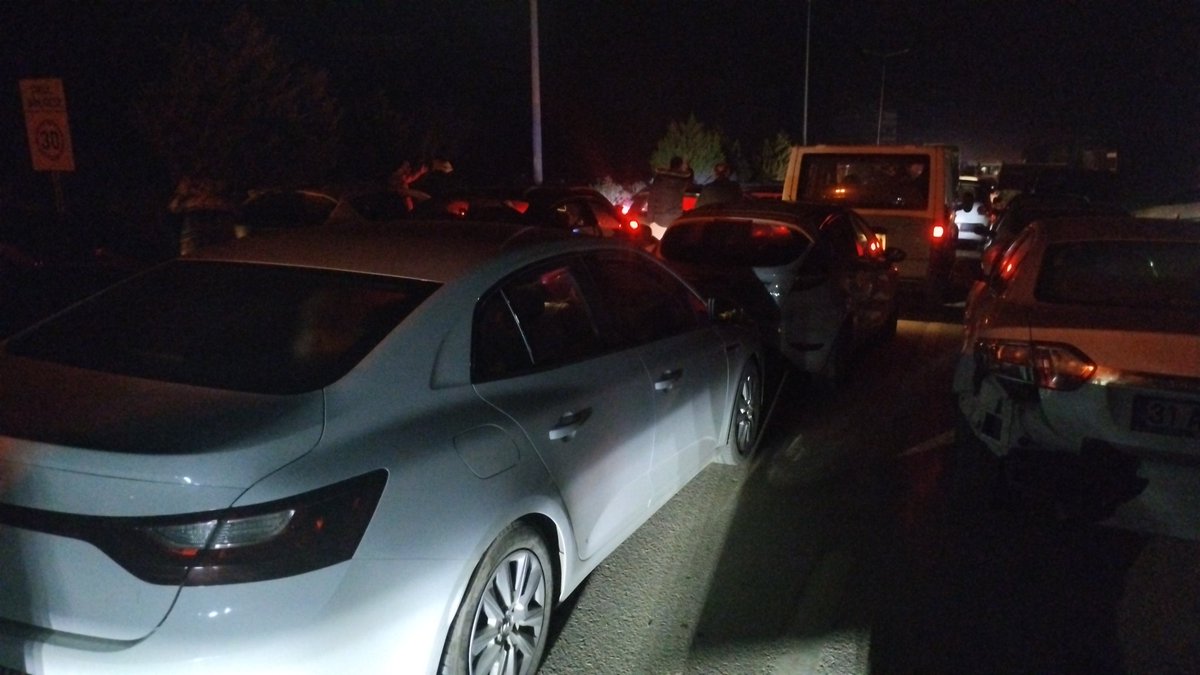 Önce depremi yaşa aileni güvenli bir yere bırakıp hiç uyumadan, yemeden 3 gün enkazda çalış, sonra ailenin yanına giderken yolda kontak kapat. Oh ne âlâ#YAYALIM