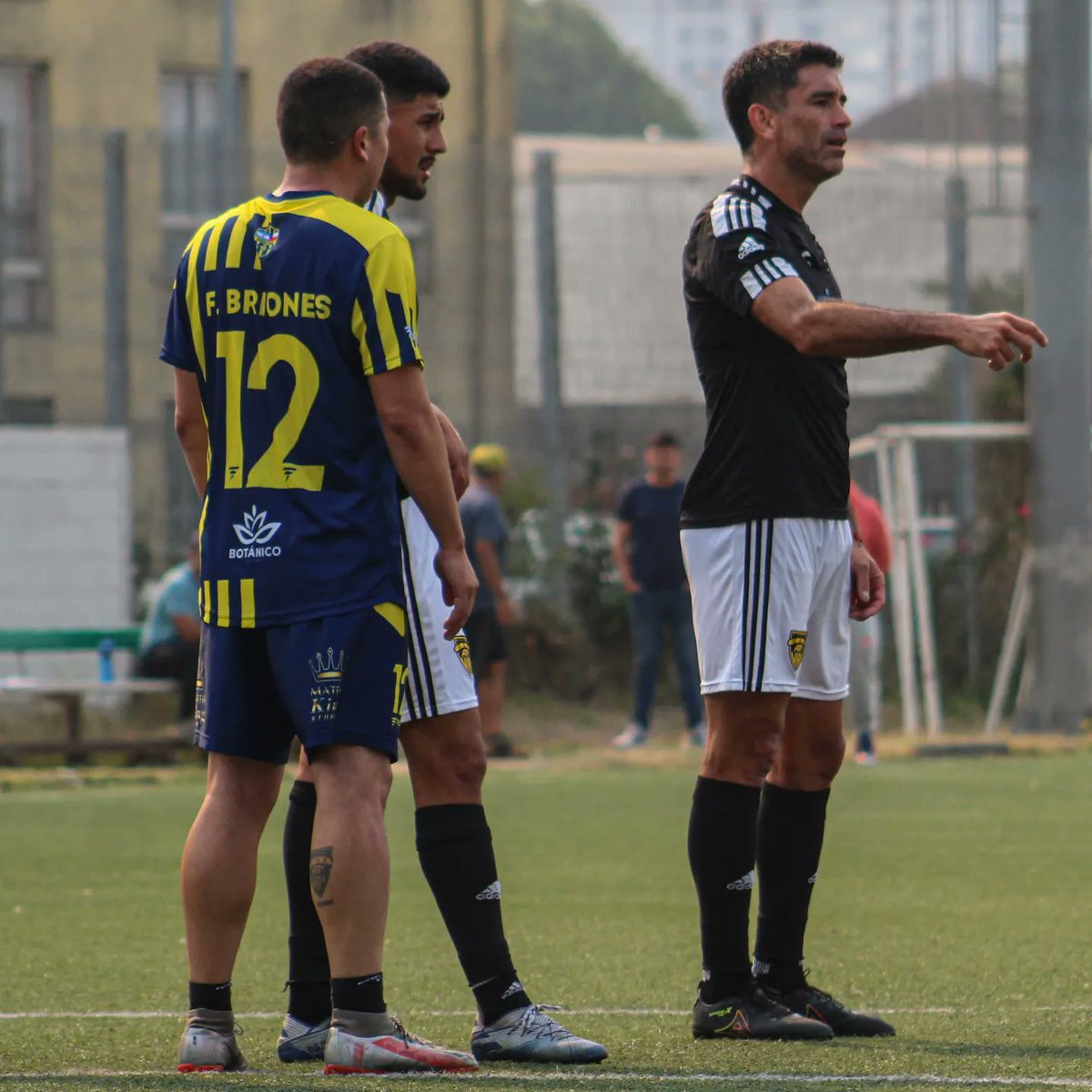 Imágenes de la práctica en conjunto de hoy con el club Marcelo Pagani ⚽️

Continuamos en la preparación de una nueva temporada 💪🏼🟡⚫️

#SomosHistoria 🚂