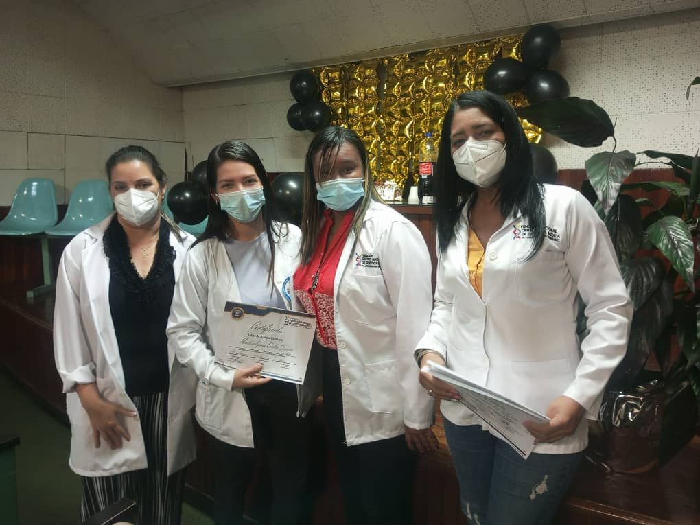 Fundagenetica's tweet photo. #ULTIMAHORA ⌚ Fundagenética, certifica a 15 médicos, de la mano de la @doctorarivero85 , siguiendo las instrucciones de nuestro presidente @NicolasMaduro y nuestra Ministra @MagaGutierrezV en aras de seguir con la Formación Permanente sobre Factores de Riesgos Genético 🧬 https://t.co/7I32w5qXb0