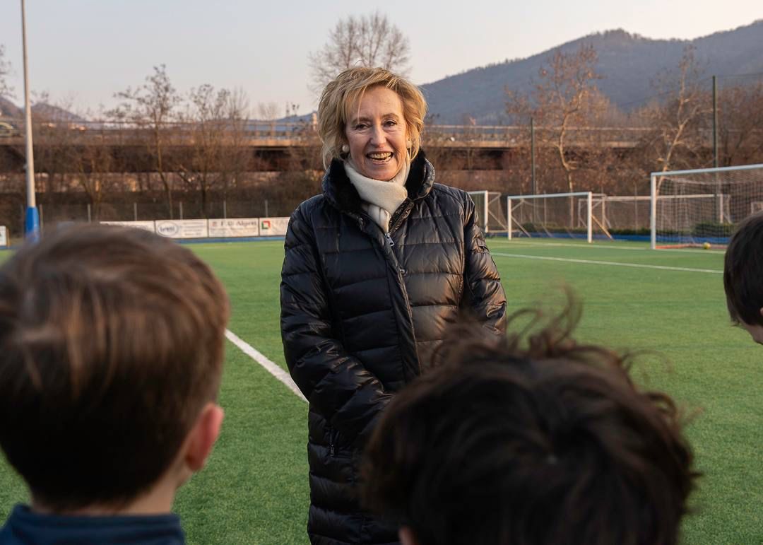 letiziamoratti's tweet photo. Che emozione giocare a calcio con i ragazzi della SSD Nembrese 1913, una realtà sportiva storica. https://t.co/jEKtQ7u5R1