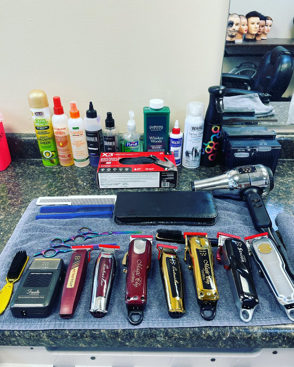 AlphaRaptorNA's tweet photo. My wahl setup looking nice just need the vanish shavers and maybe x2 of the 3 in 1 dock and my setup is complete can’t wait thanks @wahlprof for having the best tools on the market #wahl #barberstudent https://t.co/TzkU0S79tB