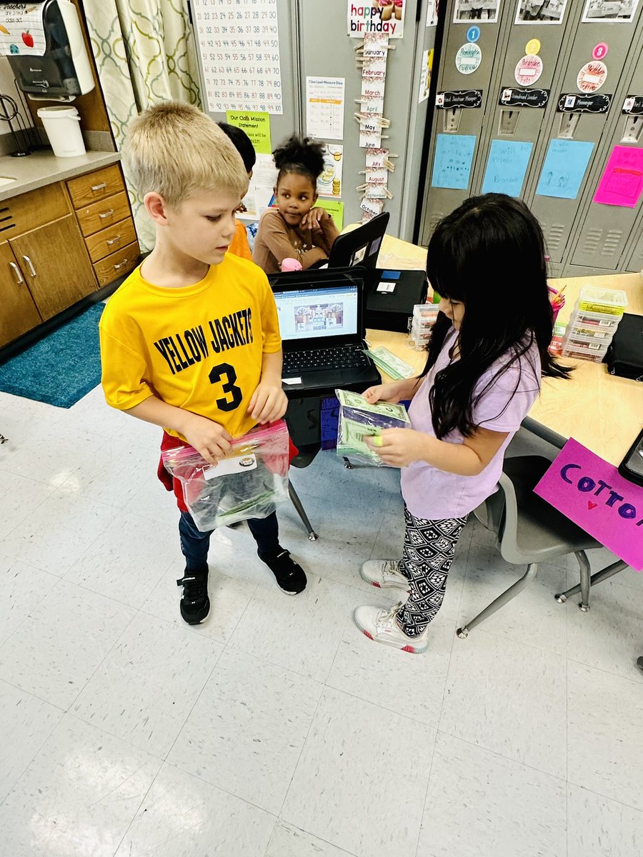 elementarywithB's tweet photo. Block 3 entrepreneurs are selling their hearts out and bringing their business plans to life in their Bitmoji stores! #firstiescandoanything @NatcherElem #habit2 #habithub @EmilieKroboth @WKUCEBS https://t.co/aMRyN0ZgFm