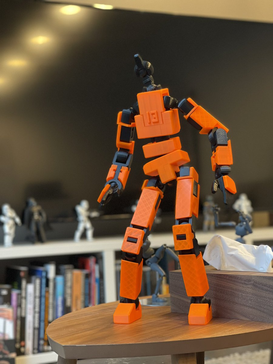 vfx_workshop's tweet photo. Et hop ! Voilà un nouveau personnage qui servira pour nos exercices ! #3dprinting #3dstudent #3Dschool #vfxstudent #vfxschool #vfxworkshop #ecole #vfx #paris #paris15 #welovevfx https://t.co/fFHZpfJiLt
