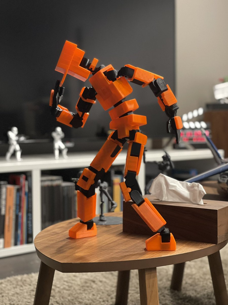 vfx_workshop's tweet photo. Et hop ! Voilà un nouveau personnage qui servira pour nos exercices ! #3dprinting #3dstudent #3Dschool #vfxstudent #vfxschool #vfxworkshop #ecole #vfx #paris #paris15 #welovevfx https://t.co/fFHZpfJiLt