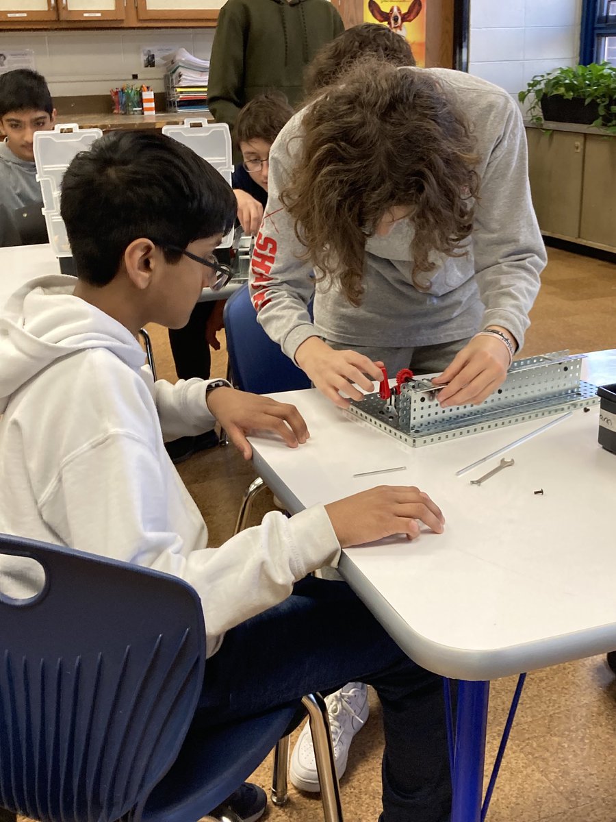 cloonantechlab's tweet image. 8th grade students in PLTW Automation and Robotics class start the semester building 10 mechanisms- from simple gear trains to universal joints ⁦@cloonanprincipl⁩ ⁦@SPSSuper⁩ ⁦@PLTWorg⁩ #SPSPrepare #SPSChallenge #SPSInspire