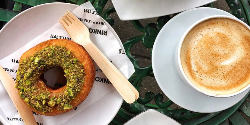 southernspaceuk's tweet photo. Meet the OGs of baking 🥐

@Rinkoffbakery is a family-run bakery that has been gracing East London with its beautiful bakes since 1911 👩🏼‍🍳

Just a 12-minute walk from our #NewBuild homes at #CornerPlace, #BethnalGreen: https://t.co/sQQ6ln6mhh

#SouthernSpace #SouthernHousing https://t.co/qz19IJruMy