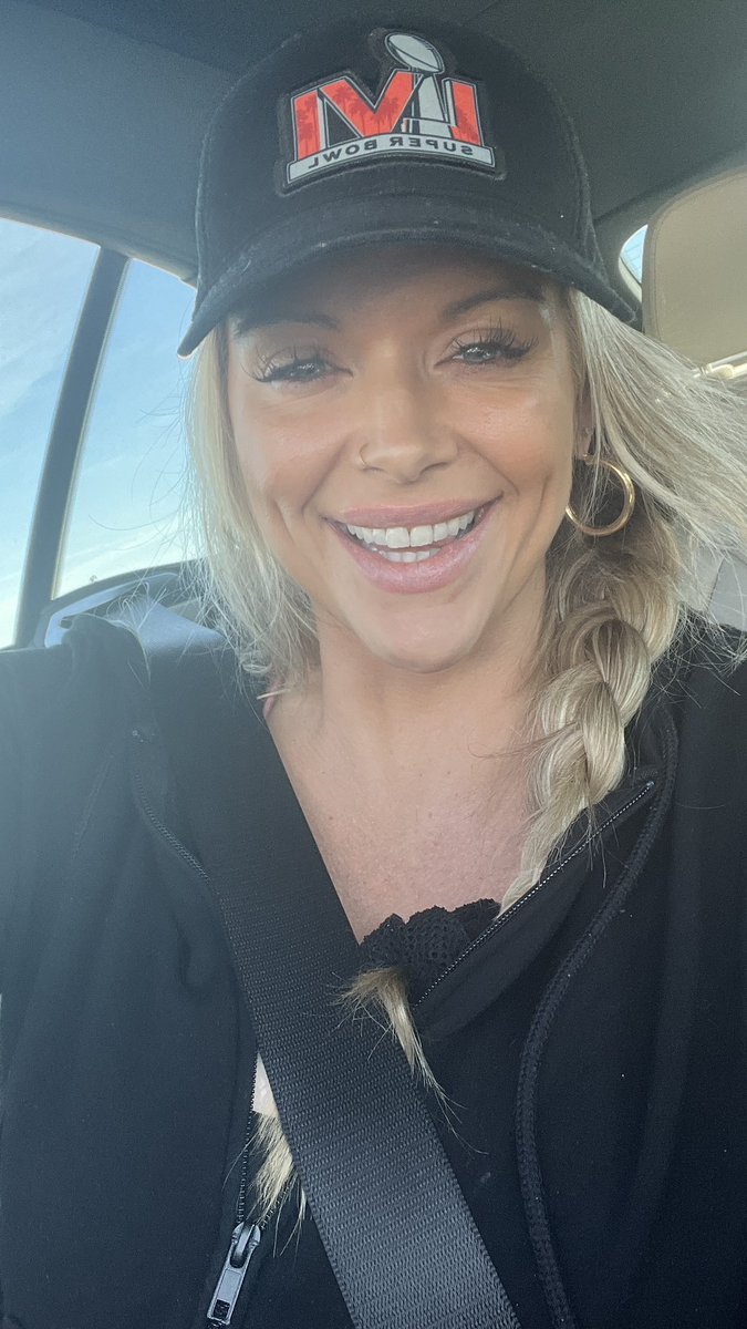 ElishaLyn Fit™️💎👠♑️ tweet media