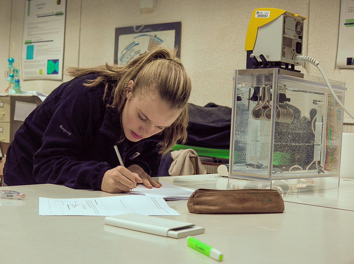 EoesFrance's tweet photo. Les 2 et 3 février 2023, se sont déroulées les épreuves pratiques du #concours EOES en #biologie, #physique et #chimie à la @FstNancy de l'@Univ_Lorraine. 
36 candidats sélectionnés (12 dans chaque discipline) provenant de toute la France @acnancymetz @tanguysaibi https://t.co/97NTIYbAsb