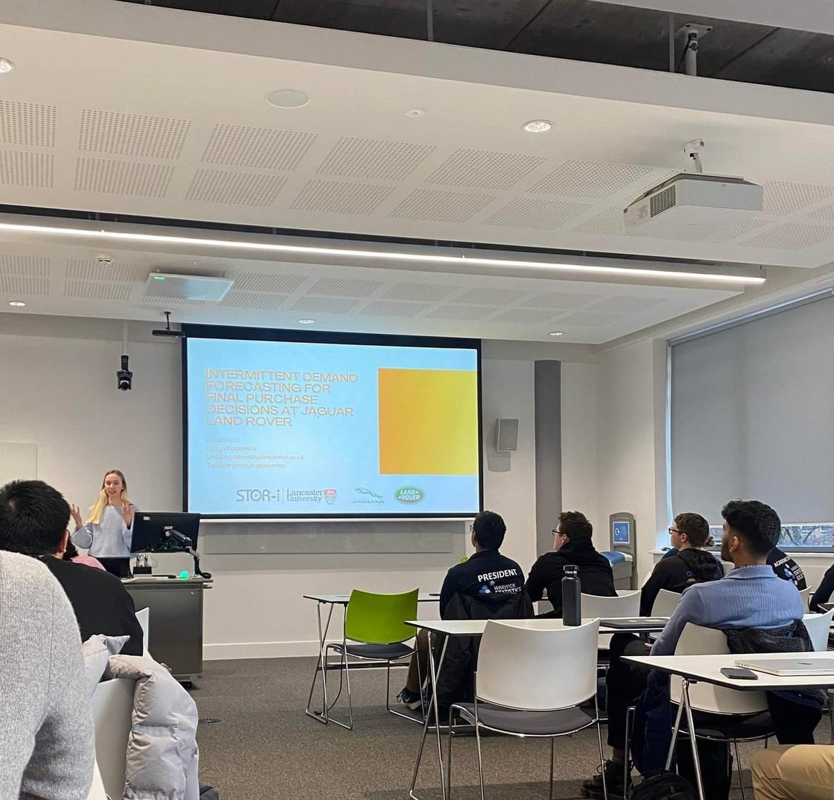 STORiCDT's tweet image. We&apos;re visiting @warwickmaths today with some of our students! It&apos;s great to talk about the STOR-i experience and community. Here&apos;s some 📸 of our students&apos; sharing their impactful research #Statistics #OperationalResearch