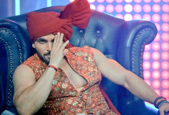 Aparna60371043's tweet photo. #VoteForShivThakare

He played very well with dignity and he is very good player .

Which of these two contestants will you vote for? 

Like for #shivthakare #ShivKiSena

Rt for #PriyankaChaharChoudhary 

#BiggBoss16 #BiggBoss #ShivIsTheBoss #MCStan https://t.co/qlY8gl2niV