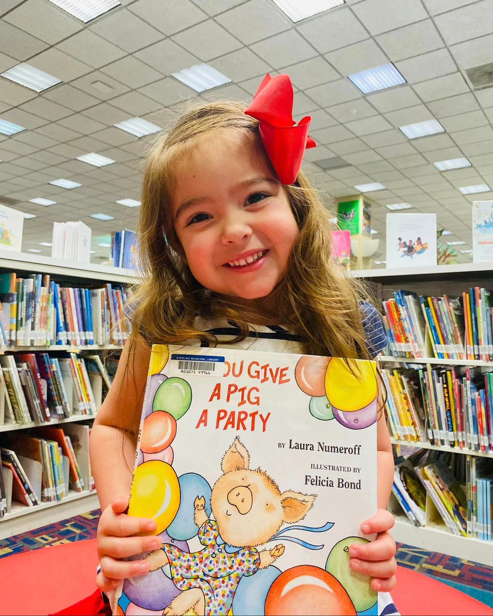 baytownlibrary's tweet photo. Love is in the air for #NationalLibraryLoversMonth and this little patron LOVES our LIBRARY! ๐ #BaytownLibrary https://t.co/Ldx8KQmO07