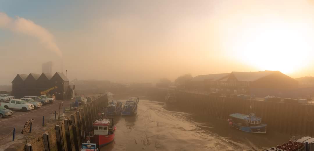 george_fisk's tweet photo. See the light. #whitstable #greatbritishcoast #harbour #kentcoast #boats #workingharbour #fishing #sunrise #light #mist #fog #Panorama @WhitstableHarbr @WhitstableLive @thewhitwhistler @GoWhitstable https://t.co/vt0U2R7jbZ