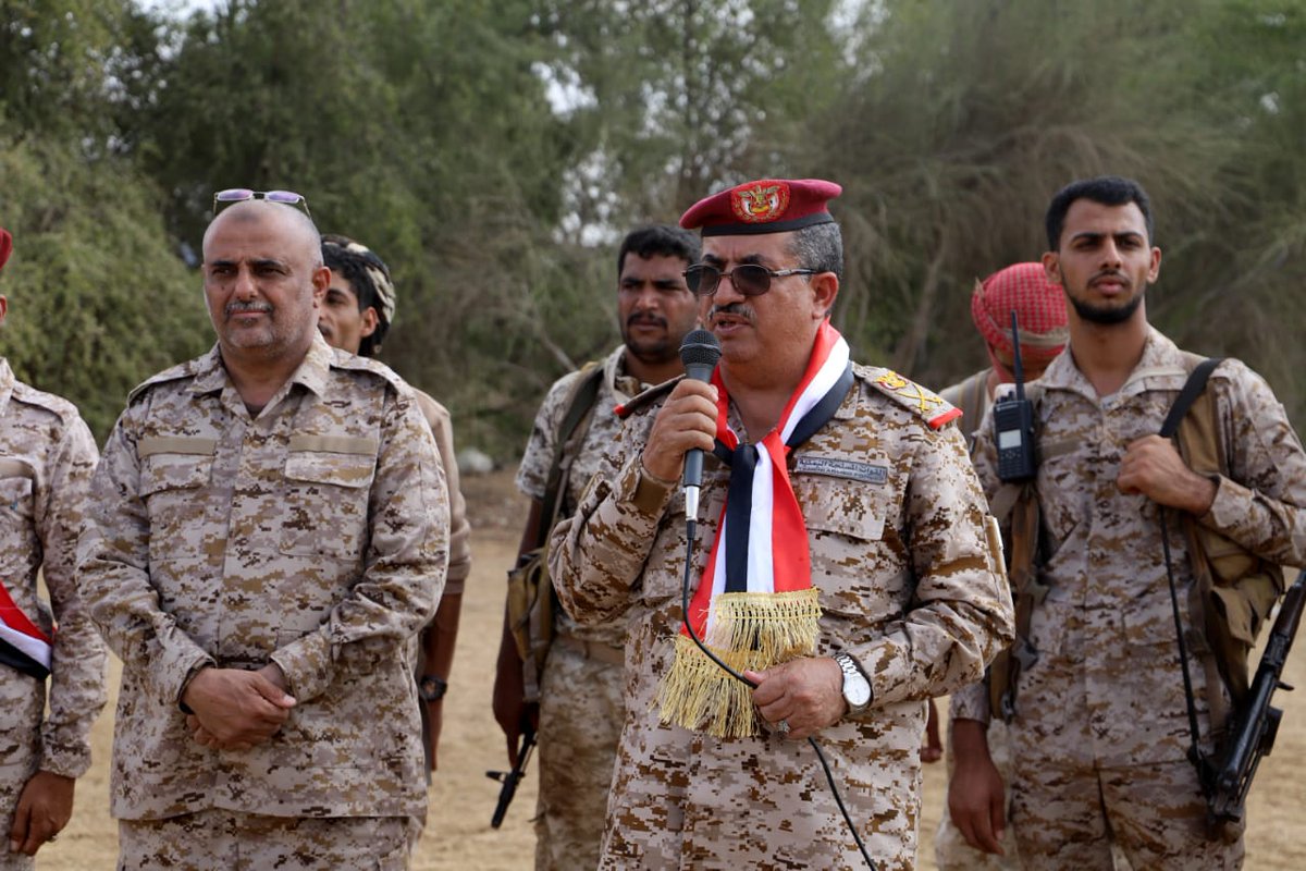 Yemenarmyeng's tweet photo. Deputy Chief of Operations &amp; Qualification Body Maj Gen Ahmed Al Abesi confirms that training field ranked among the top priorities of Defense Ministry, expressing his appreciation to the achievements of the 5th military region in various military fields https://t.co/QU8BV73VF0
