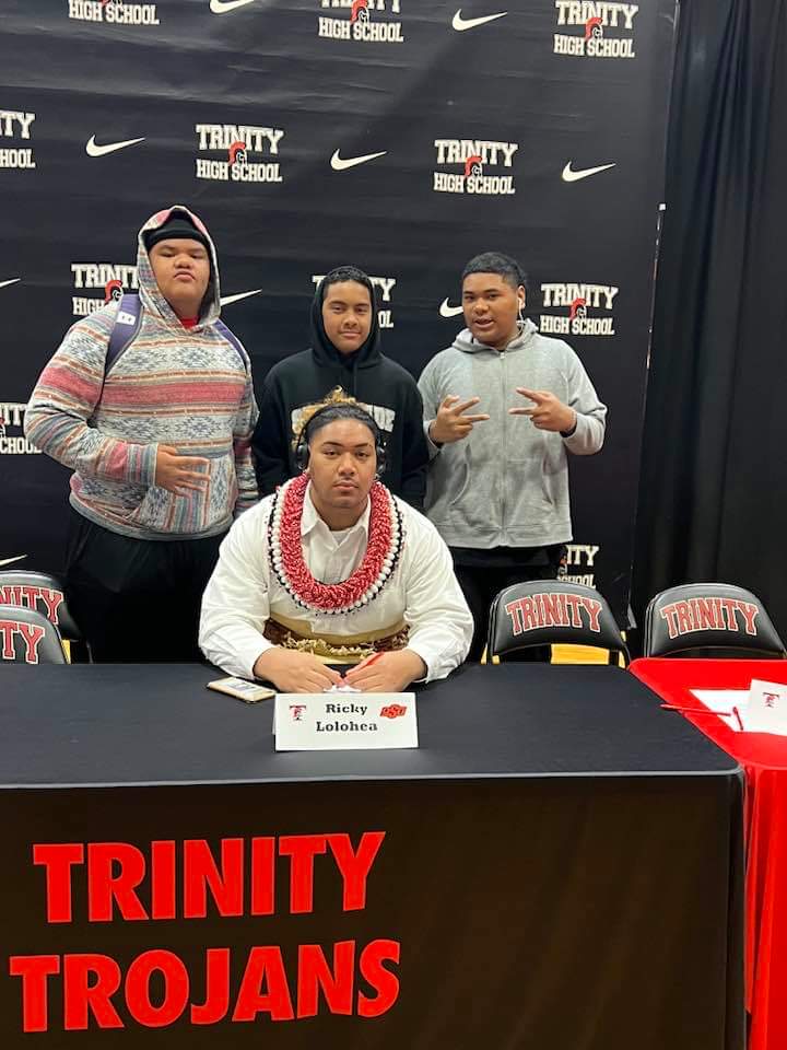 MasimaPeni's tweet image. Congrats to the toko signing to Oklahoma state university 💯💯 
Love to see it @RickyLolohea 
#FORDAFAM #BEGREAT  #TRINITYFOOTBALL