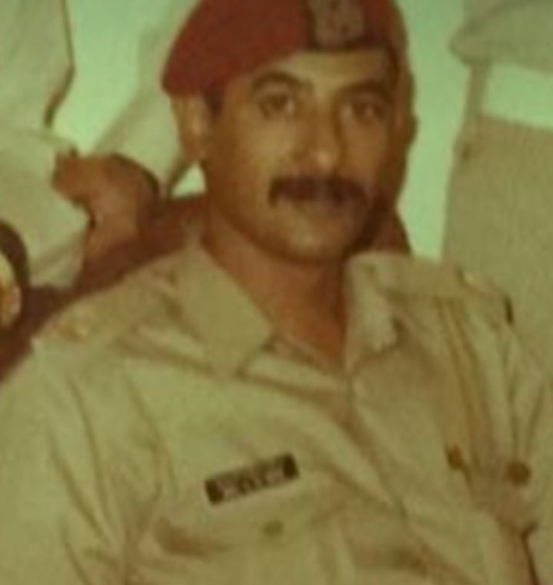 thesaif_kw's tweet photo. فقدت كيفان اليوم أحد أعلامها وهو المرحوم بإذن الله اللواء متقاعد عادل الورع -بومشاري- والذي كان له شرف قيادة موكب سمو الأمير عند تحرير الكويت، وساهم بعد التقاعد بتأسيس نظام أمني متطور في بيت التمويل الكويتي، وكانت له السمعة الطيبة بين أهالي المنطقة https://t.co/E18HRbdkXJ