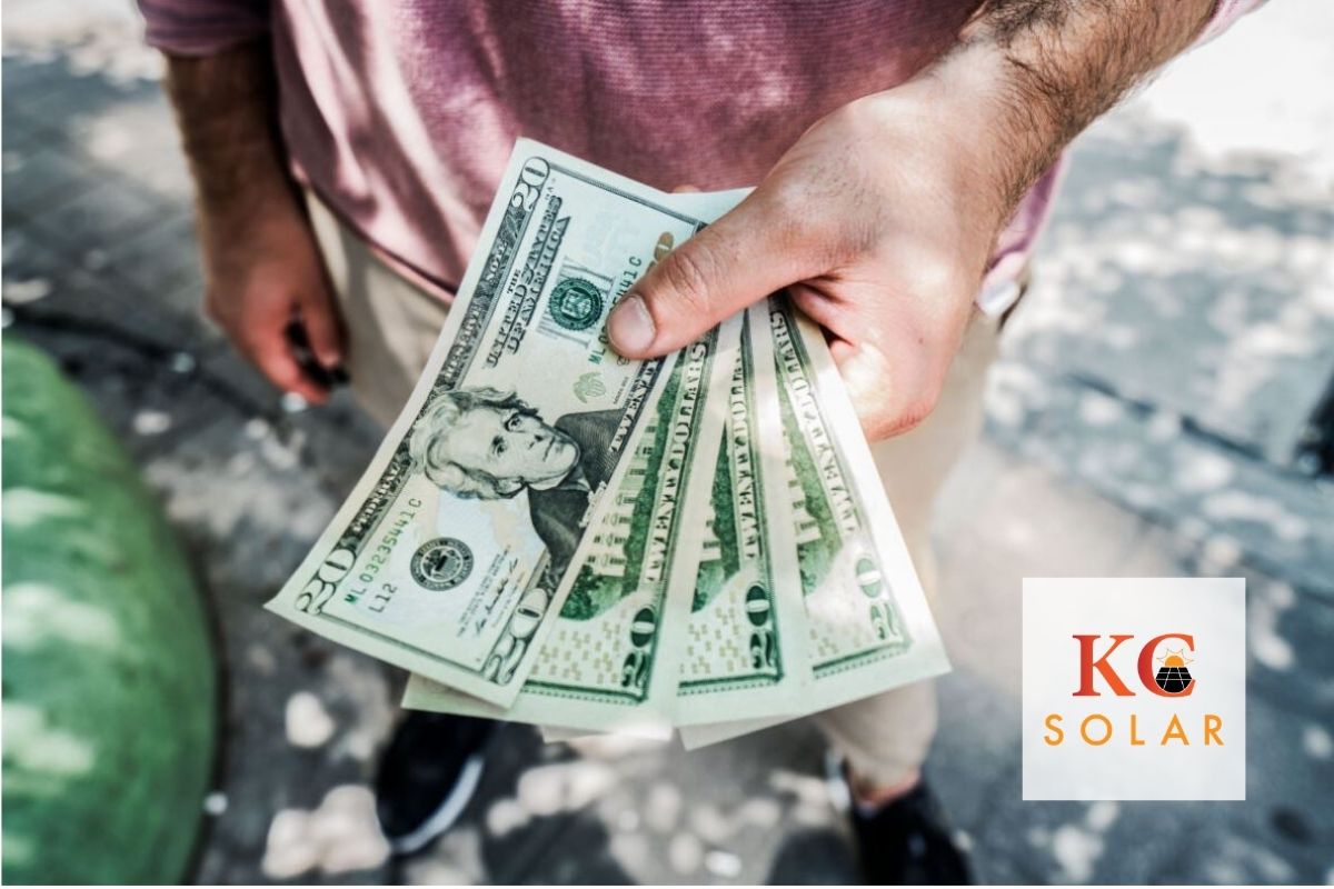 'You get the credit (dollar for dollar) off your income taxes for the year when you install the solar panels, and it's applied to the cost after state incentives.' 🤑

#kcsolar #kctaxbreaks #solarsaves

bit.ly/3a8GlI7