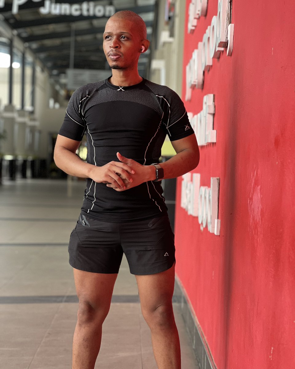 BaldwinDimeku's tweet photo. Day 2/4 Done (Upper Body Strength)

#OneArmDumbbellRow 5 rep: 32, 32, 34, 34 kg
#DumbbellBenchPress 4 sets: 5 rep 52 kg
#InclineBenchPress 4 sets: 6 rep 50 kg
#TricepsDips 4 sets: 10 rep
#PullUp 4 sets: 10 rep
#OverheadPress 4 sets: 5 rep 45 kg
⠀⠀⠀⠀⠀⠀⠀⠀⠀ https://t.co/eXeeUo0Si6