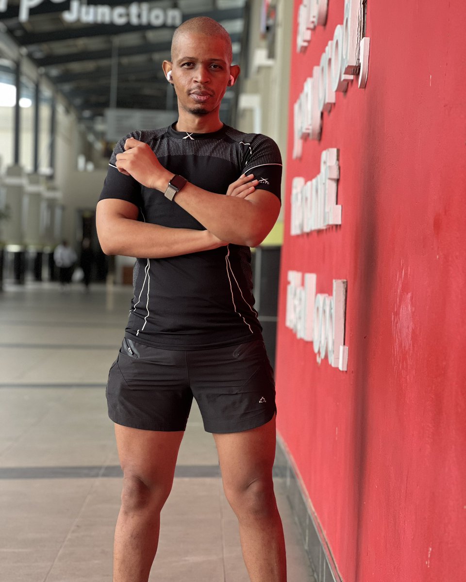 BaldwinDimeku's tweet photo. Day 2/4 Done (Upper Body Strength)

#OneArmDumbbellRow 5 rep: 32, 32, 34, 34 kg
#DumbbellBenchPress 4 sets: 5 rep 52 kg
#InclineBenchPress 4 sets: 6 rep 50 kg
#TricepsDips 4 sets: 10 rep
#PullUp 4 sets: 10 rep
#OverheadPress 4 sets: 5 rep 45 kg
⠀⠀⠀⠀⠀⠀⠀⠀⠀ https://t.co/eXeeUo0Si6