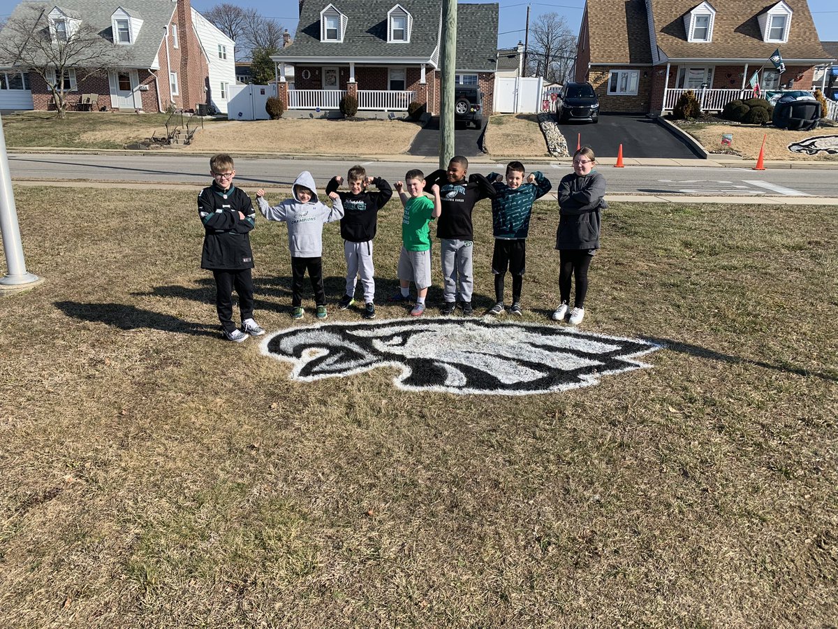 Tomorrow (2/9) at 9AM <a href="/BobKellyFOX29/">Bob Kelly</a> will be live at Amosland Elementary School in Ridley Township for our <a href="/Eagles/">Philadelphia Eagles</a> pep rally🏈 Please tune in at home as we will be broadcasting live between 9AM &amp; 10AM on <a href="/FOX29philly/">FOX 29</a> <a href="/RidleyDistrict/">RidleySchoolDistrict</a> #GoBirds🦅 #RidleyRadiers #RidleyBleedsGreen